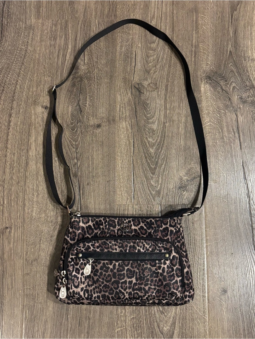 Baggallini El Paso Leopard Print Crossbody Bag Purse RFID Protection